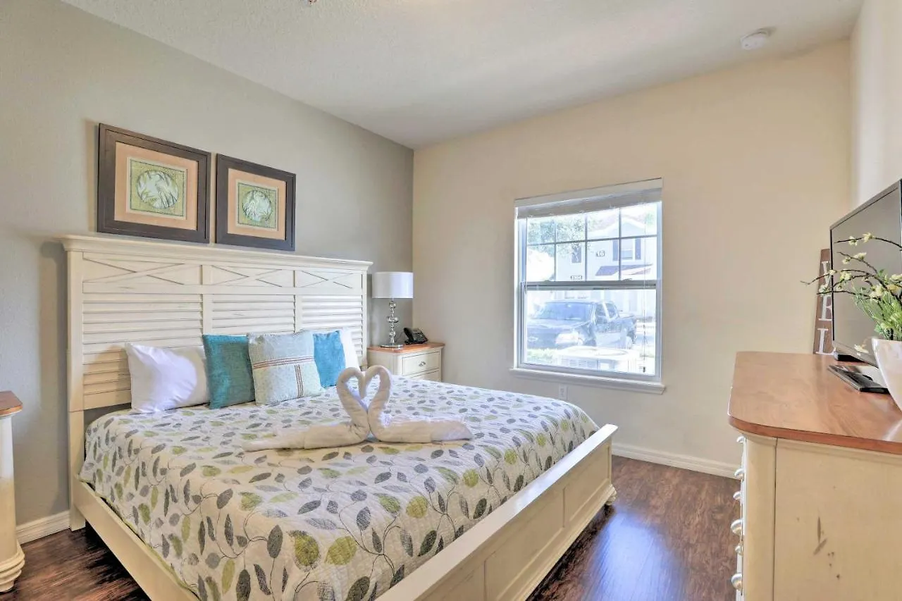 Сasa de vacaciones Lucaya Village Townhome With Pool, 6 Mi To Disney! *