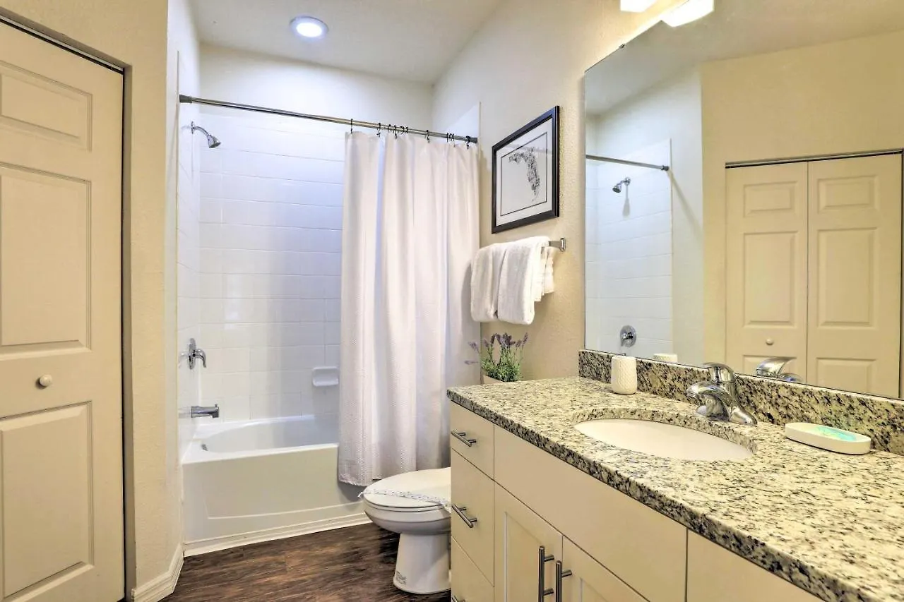 Lucaya Village Townhome With Pool, 6 Mi To Disney! Сasa de vacaciones