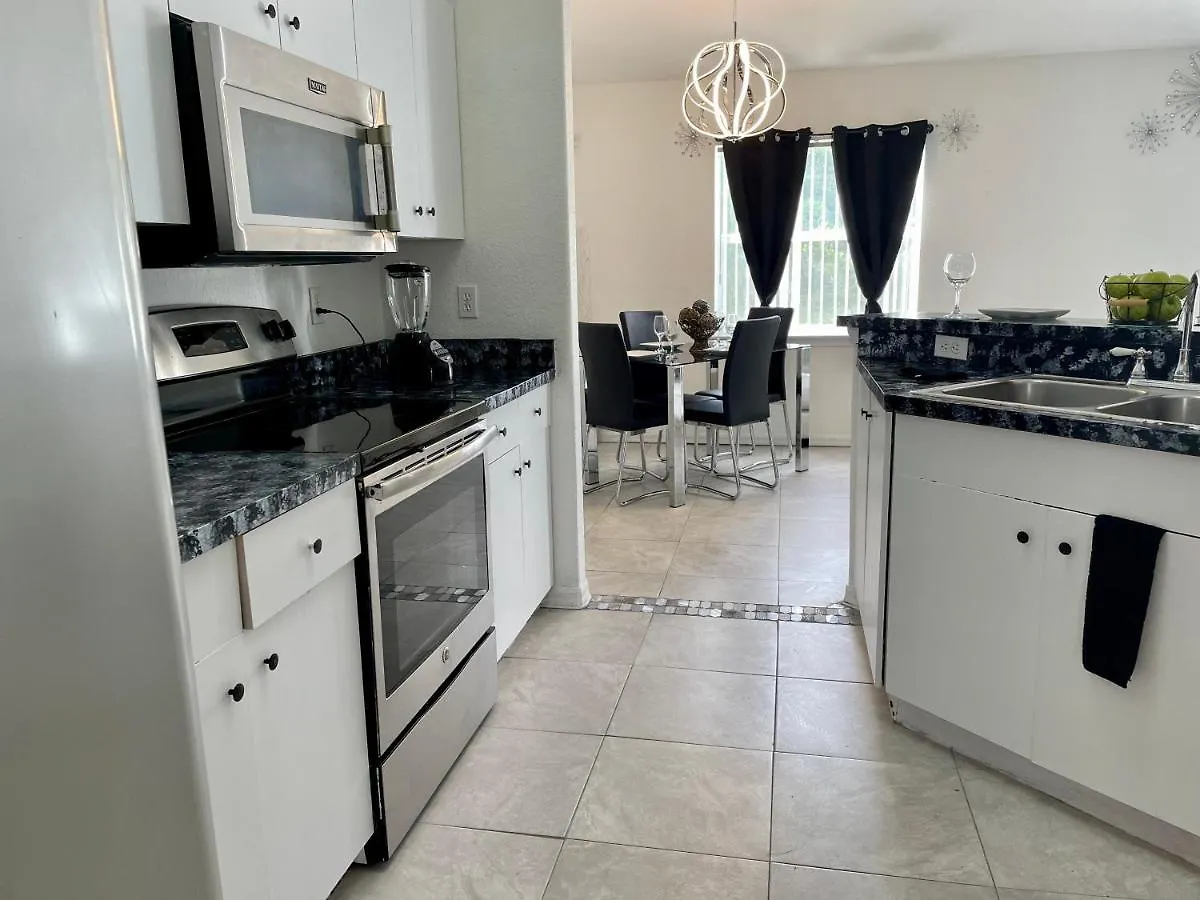 Cozy Spacious 4bd With Garden Tub Near *