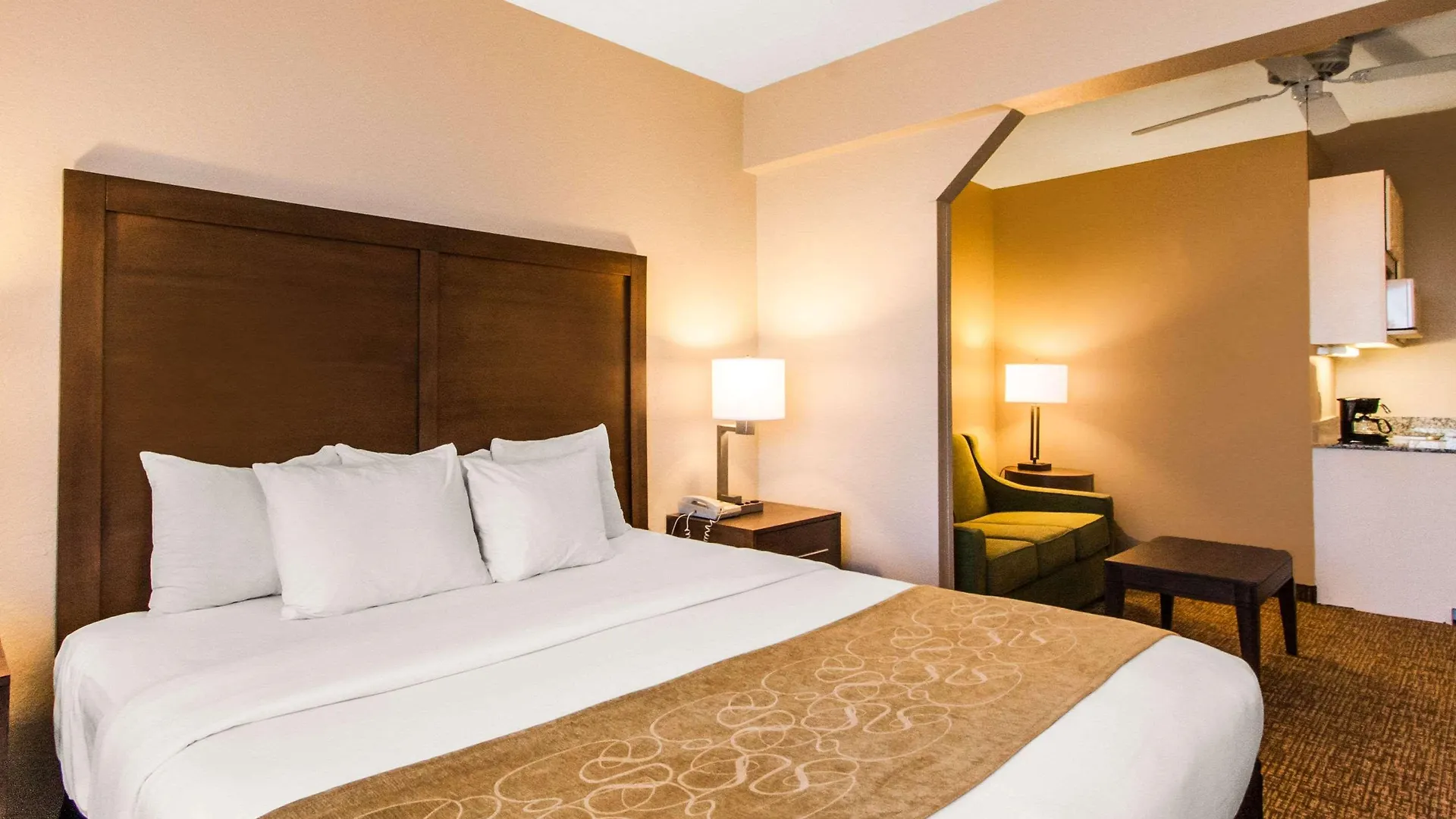 Comfort Maingate East 3*
