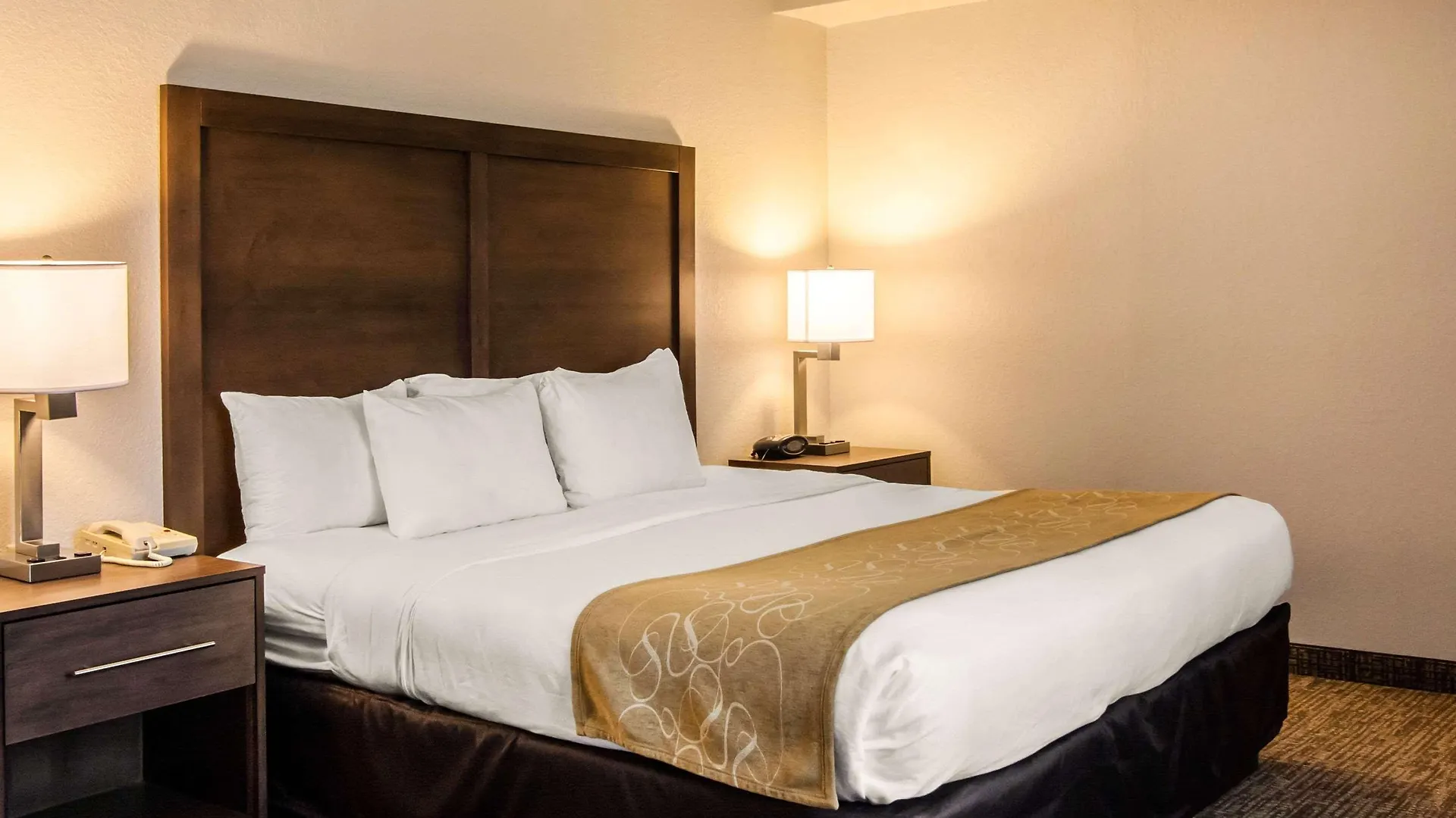 Comfort Maingate East 3* Celebration