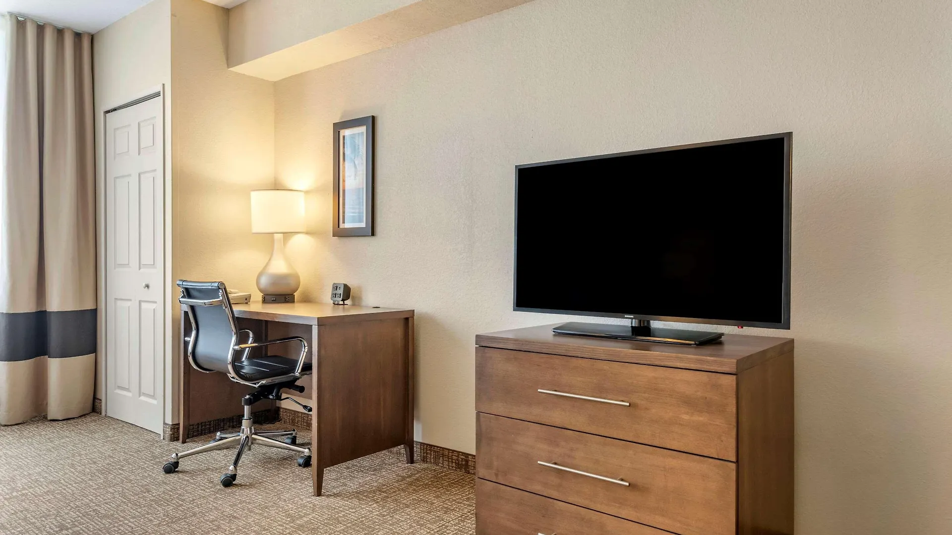 Hotel Comfort Maingate East Celebration