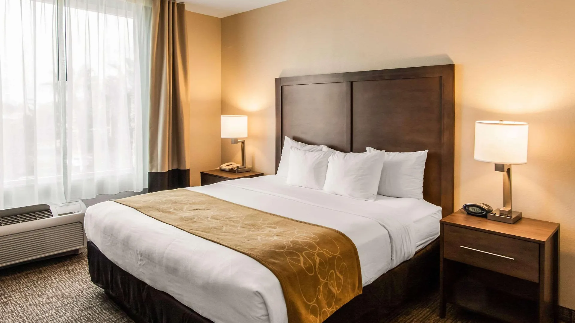 Comfort Maingate East Hotel