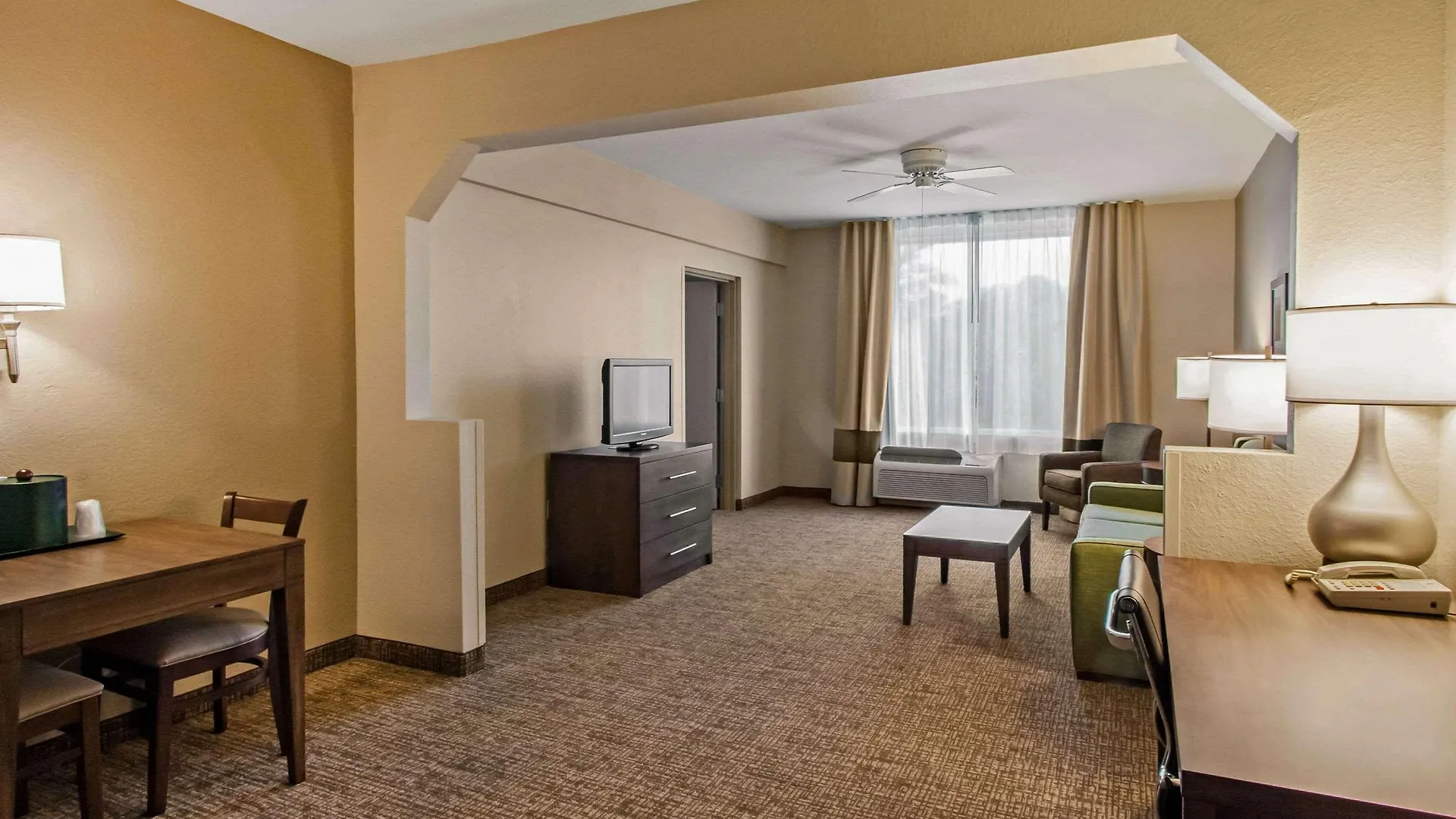 Hotel Comfort Maingate East Celebration