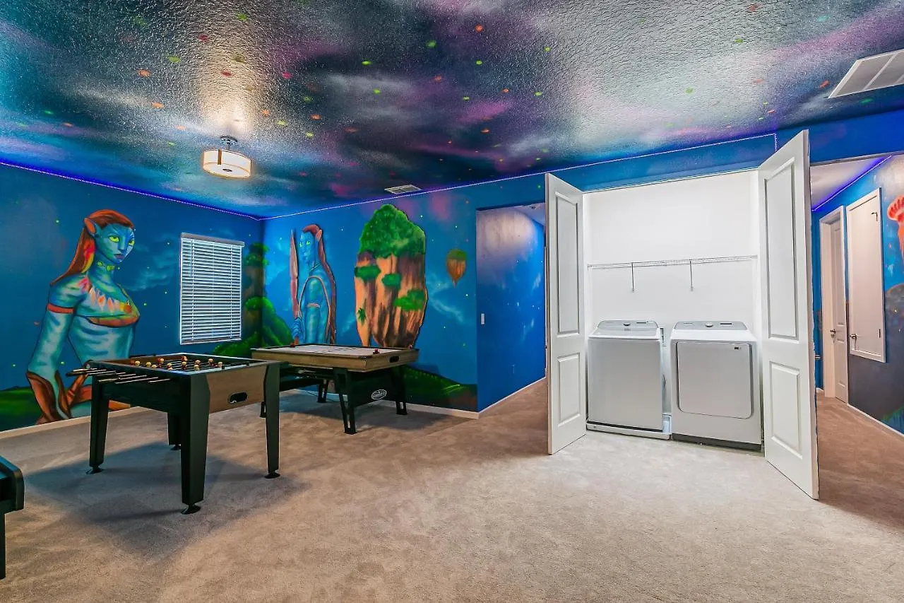 12 Bedrooms With Amazing Disney Character Drawing On Wall/ Near By Disney