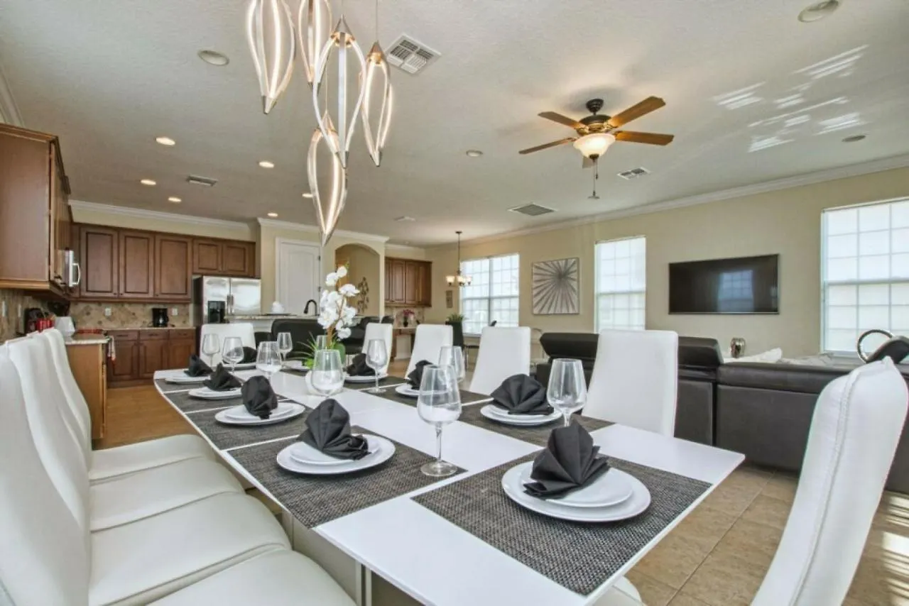 Reunion 5 Bedroom Vacation 7824 Holiday home *