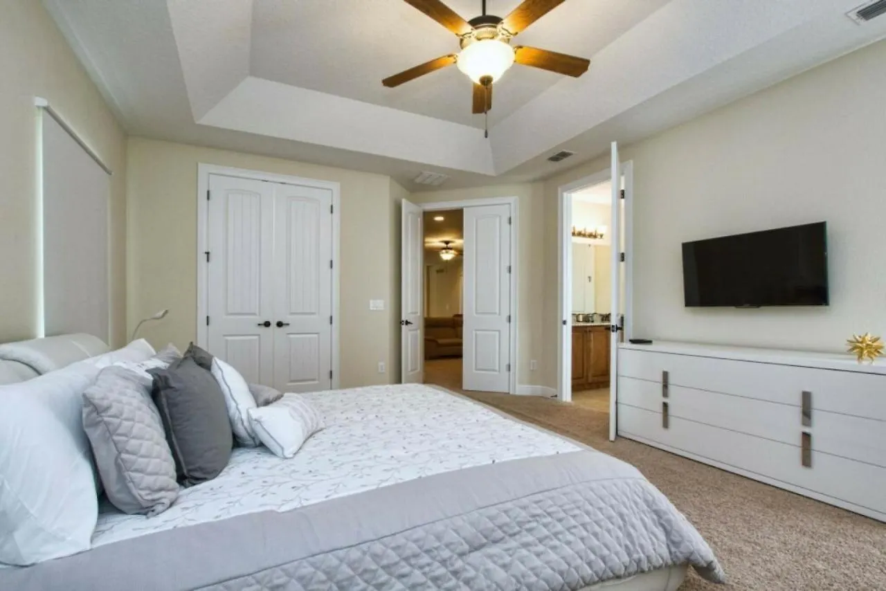 Reunion 5 Bedroom Vacation 7824 Holiday home *