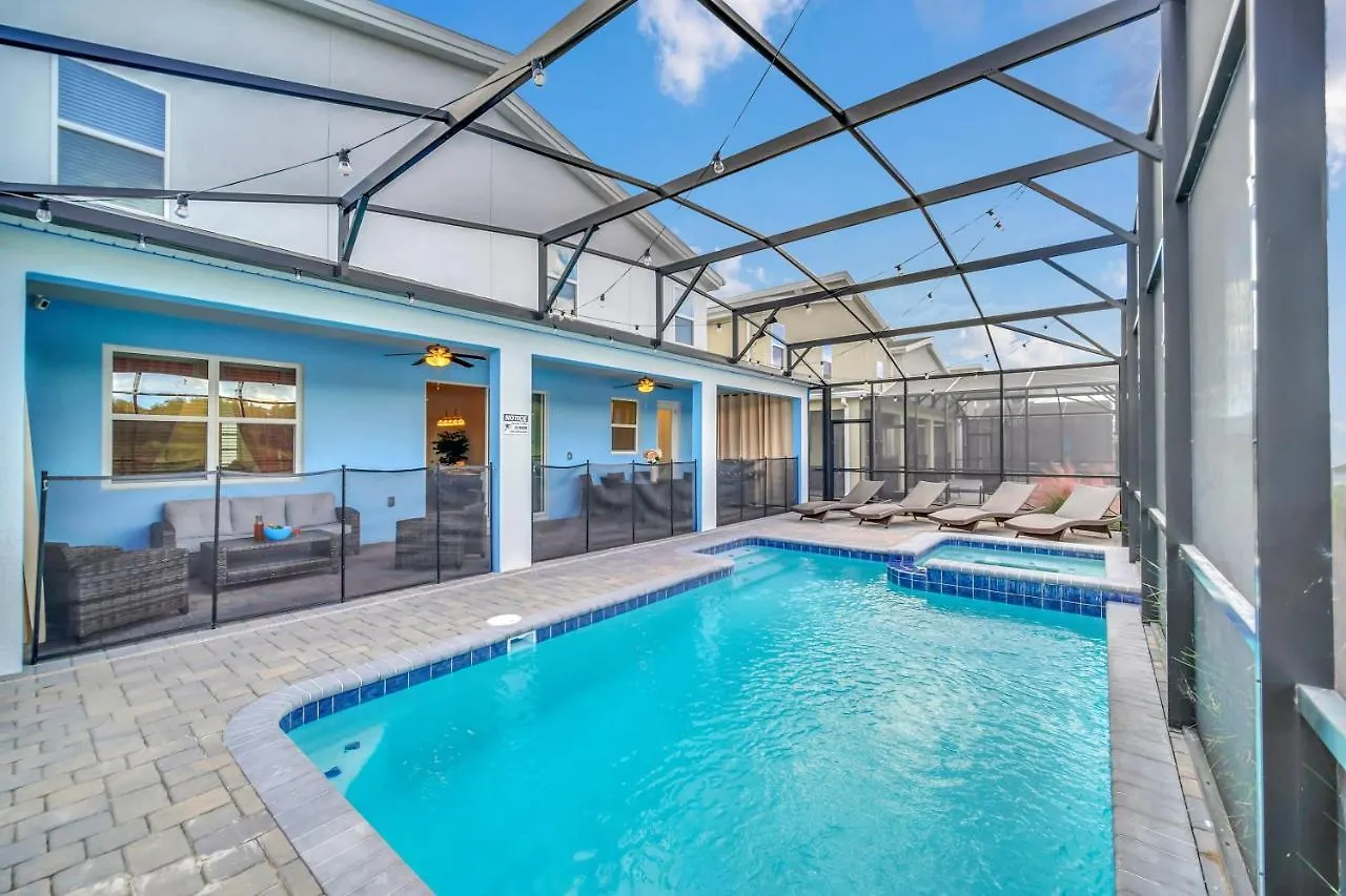Holiday home 8br Lakeview Priv Heated Pool & Theater Kissimmee