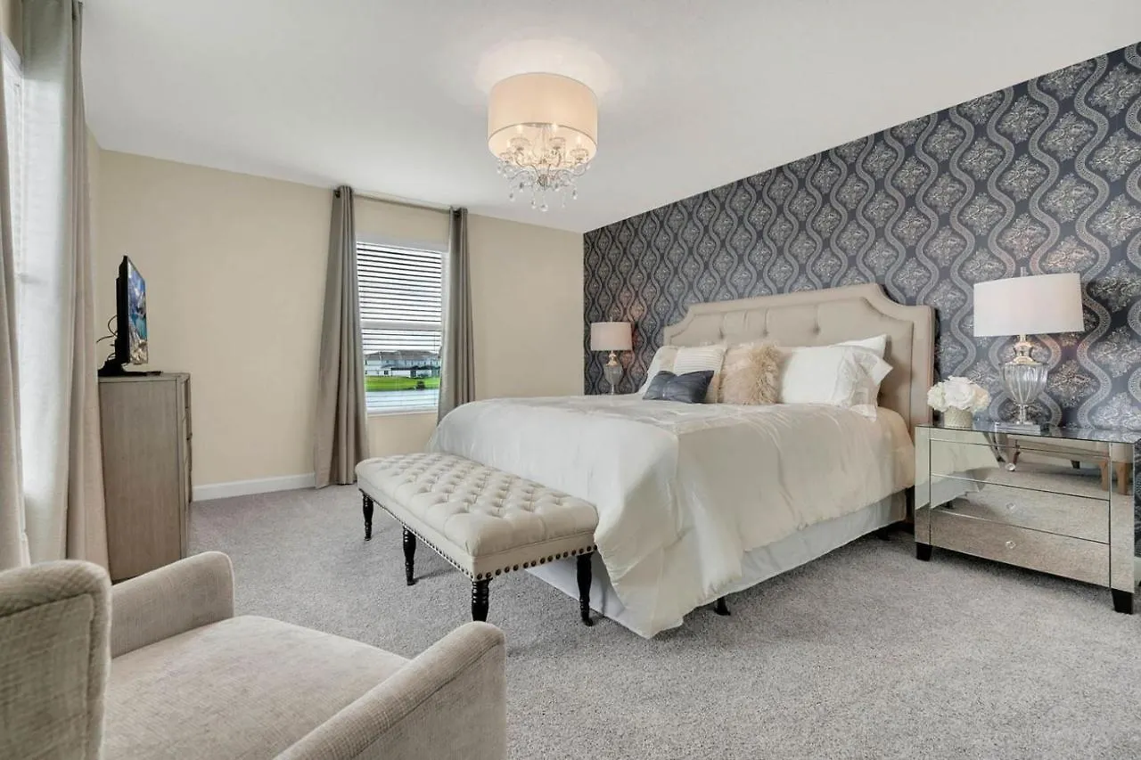 Five Bedrooms Single Family 4759 別荘