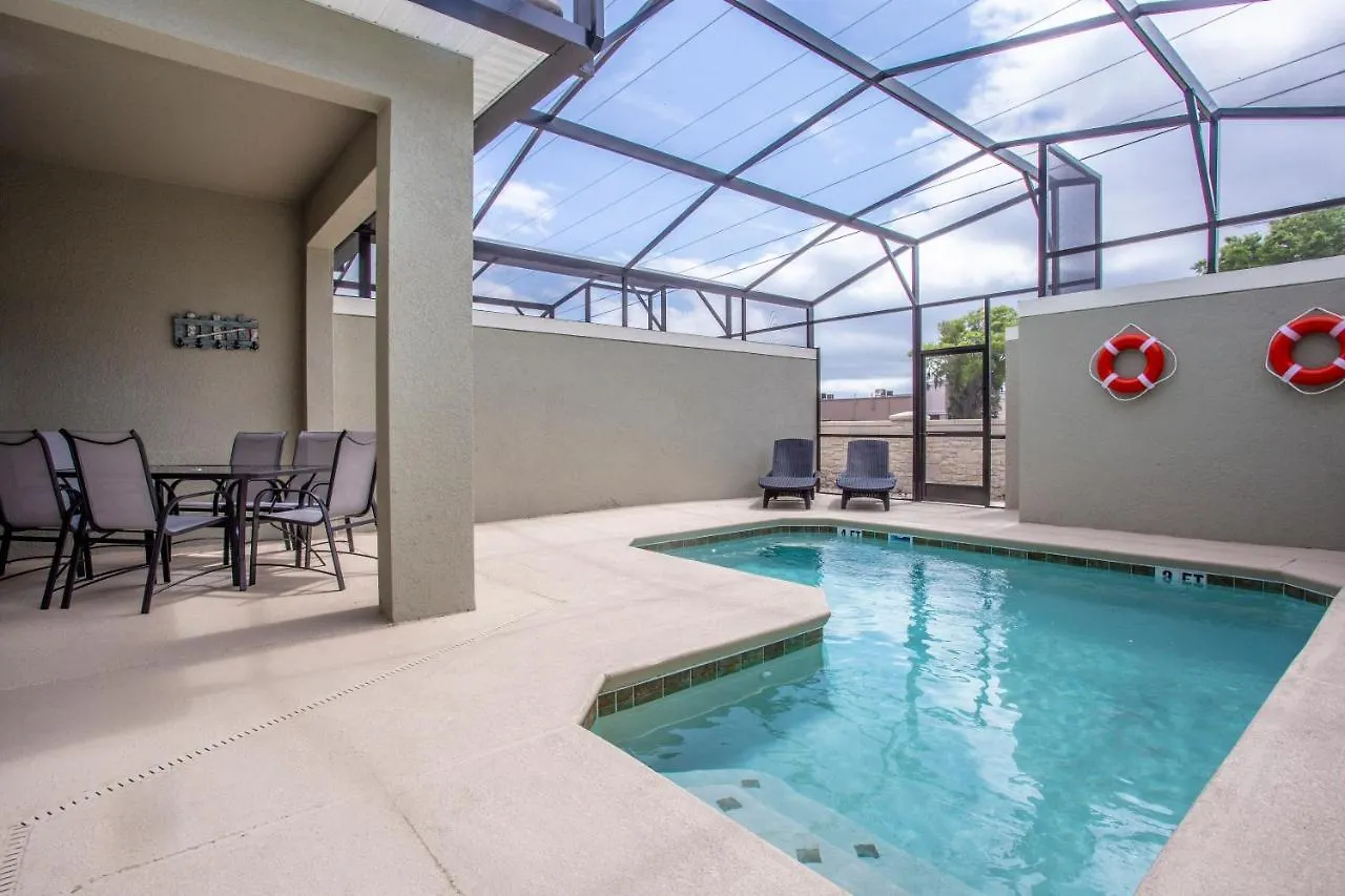 Marvelous 4 Bedroom W/ Screened Pool Close To 4977 Nyaraló *