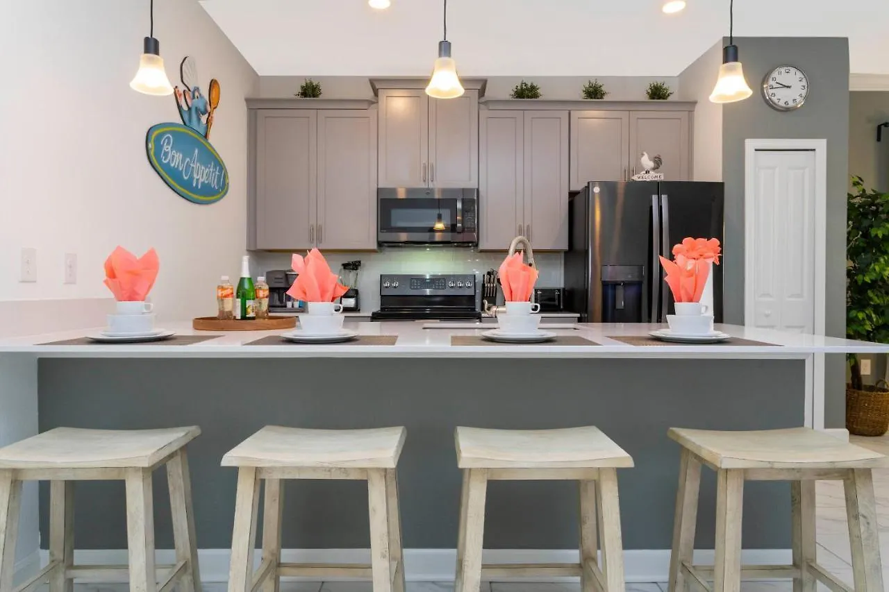 Wonderful 5 Bd Close To @ Storey 2980 度假居 *