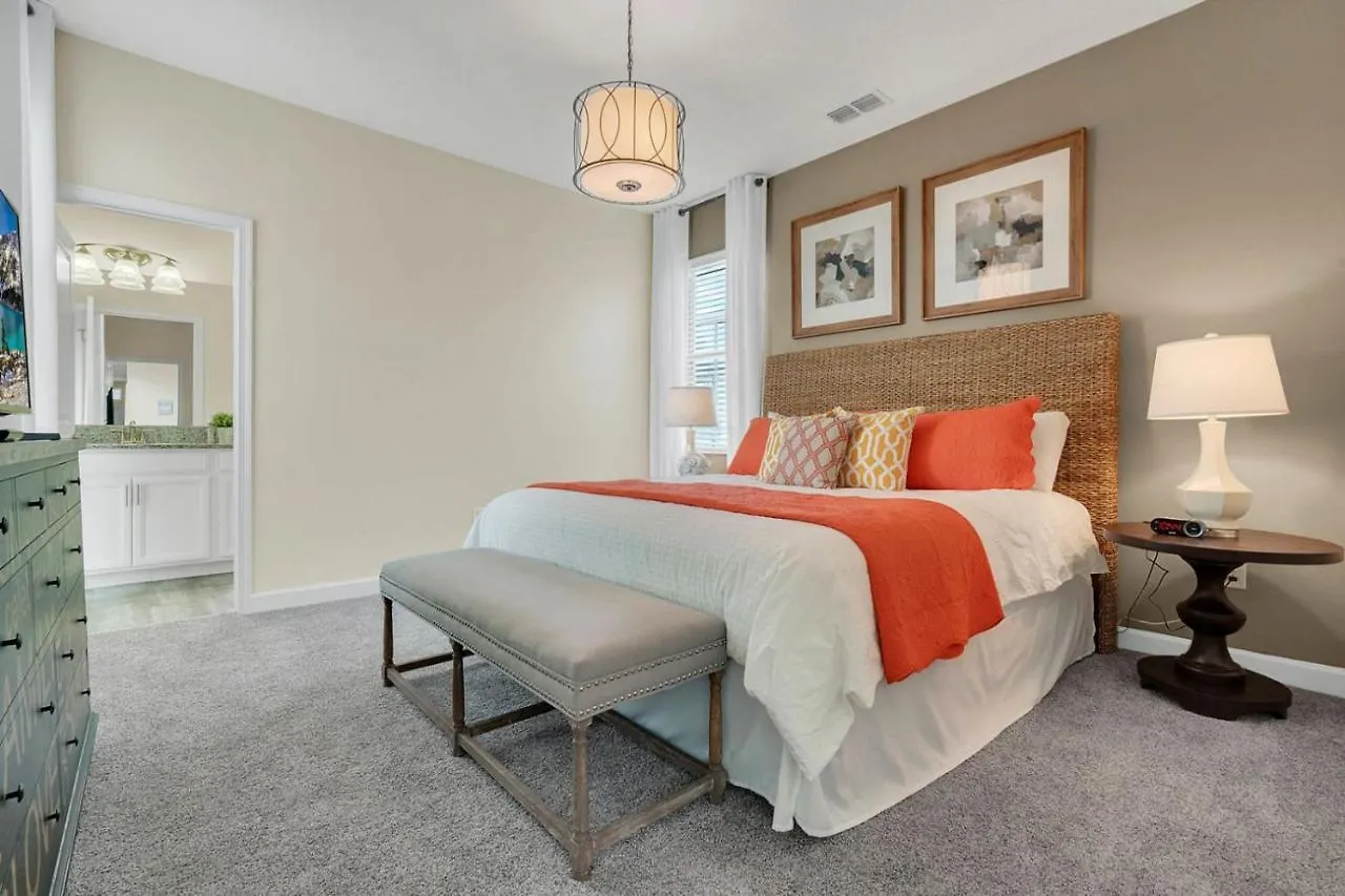 別荘 Five Bedrooms Single Family 4759
