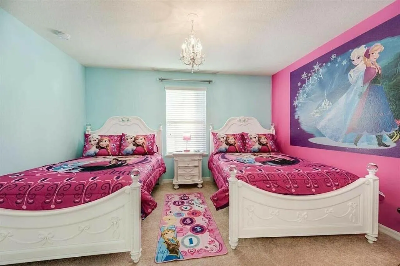 8899 - Super Star Mansion W Pool Close To Holiday home