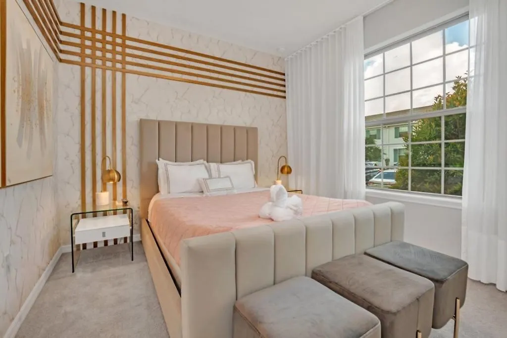 5 Bedroom 8 Minutes To Disney! Townhouse Holiday home Kissimmee