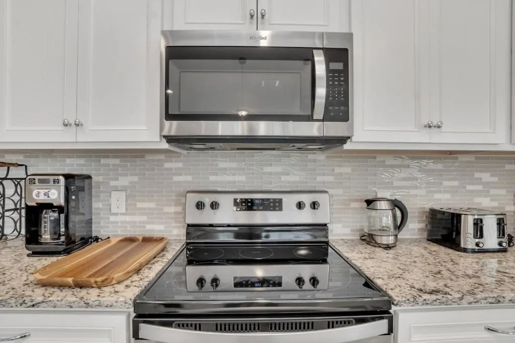 5 Bedroom 8 Minutes To Disney! Townhouse Holiday home Kissimmee