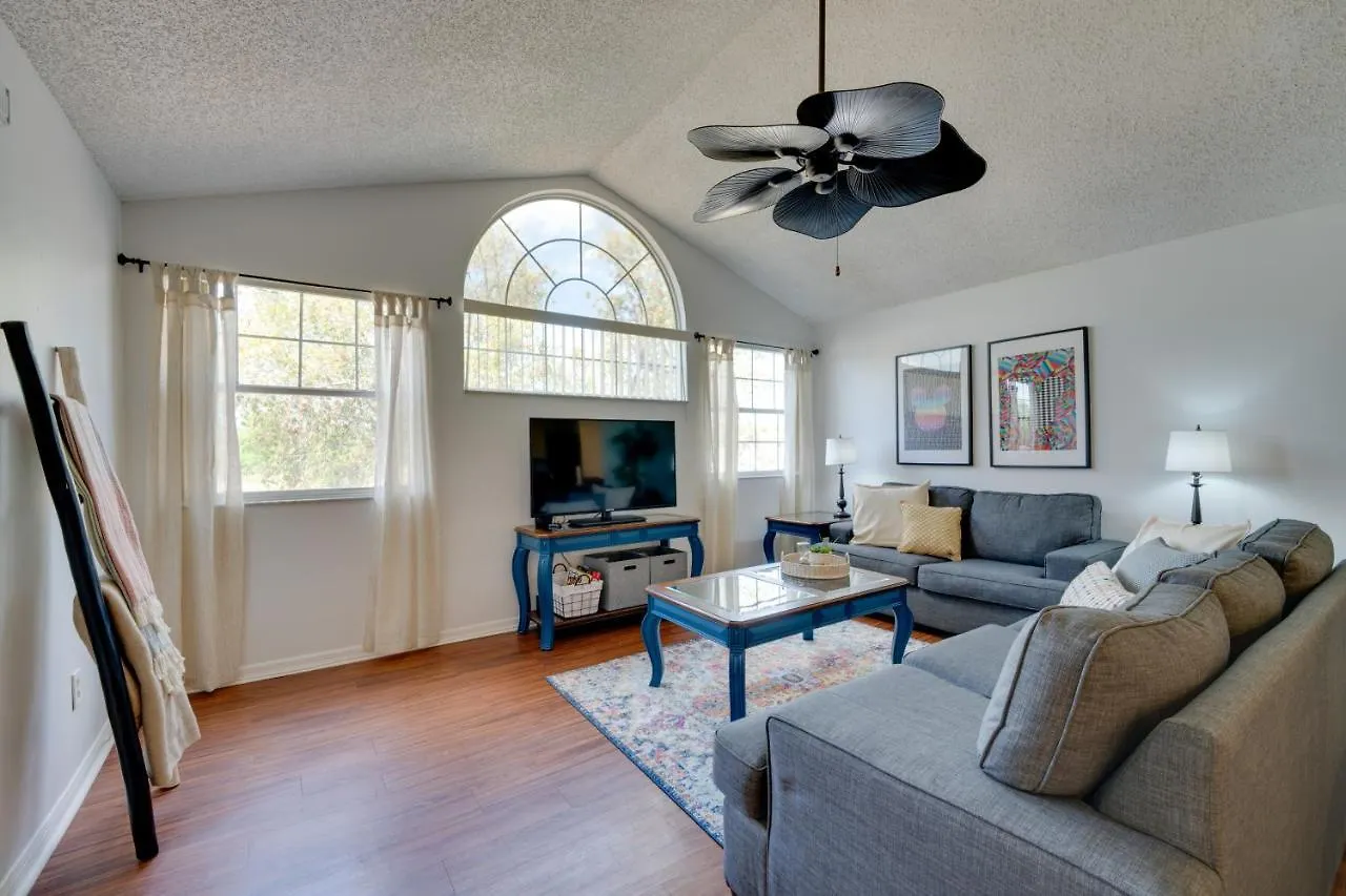 Apartment Abode With Community Pool And Hot Tub!