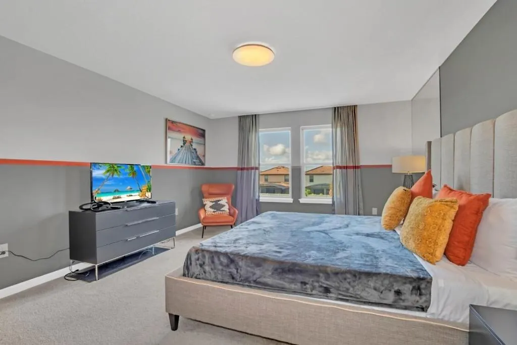 5 Bedroom 8 Minutes To Disney! Townhouse Holiday home Kissimmee