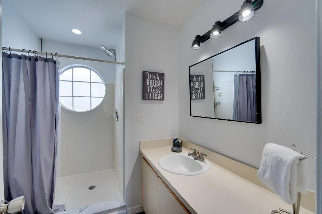 Apartment Abode With Community Pool And Hot Tub! *