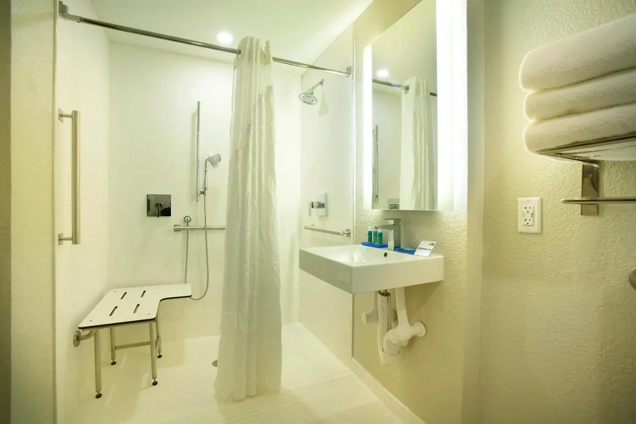 Otel Express & S Buena Vista By Ihg