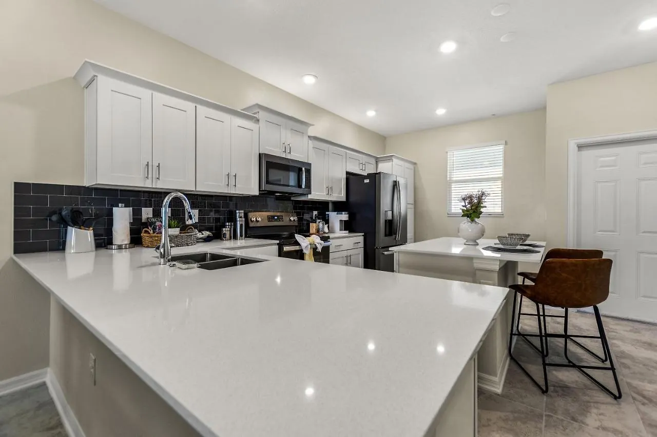 View At Storey By Shine #703 Apts *