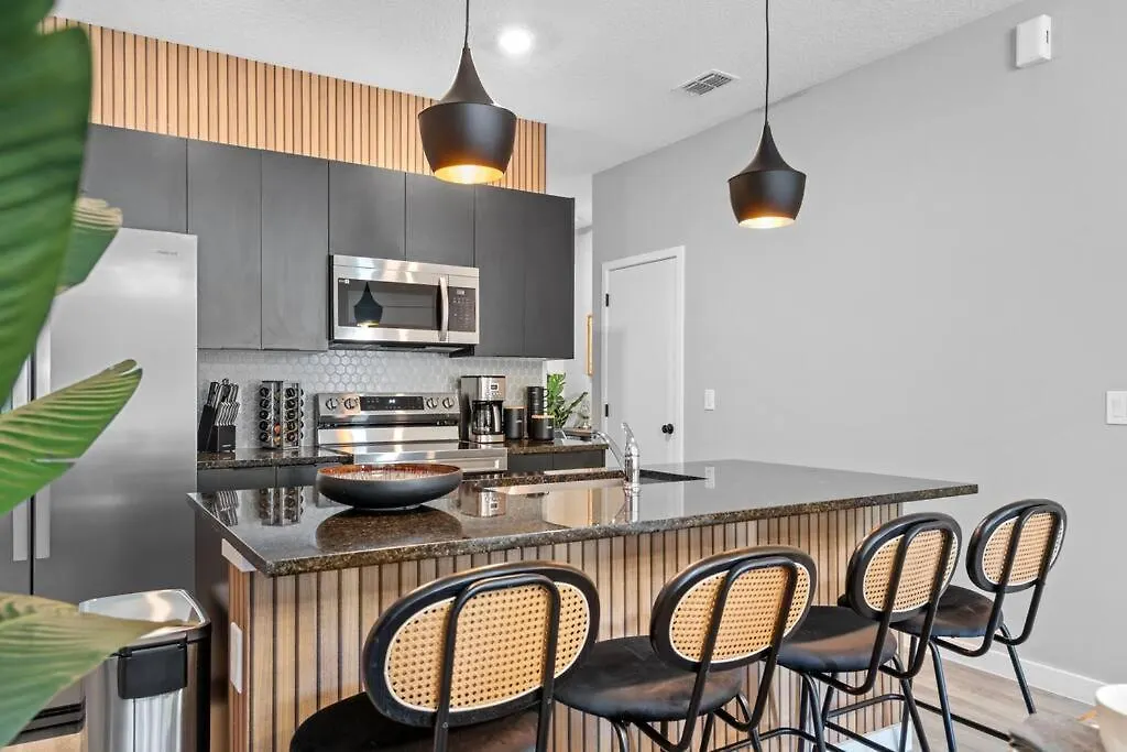 King Bed- Modern - Movie - 15 Min To Ferienhaus Kissimmee
