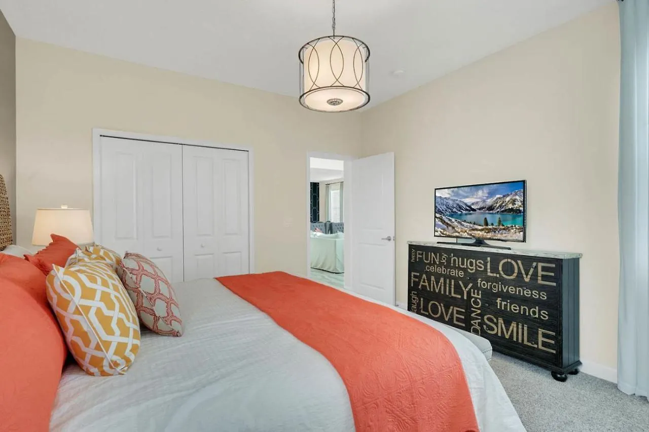 Five Bedrooms Single Family 4759 別荘 *