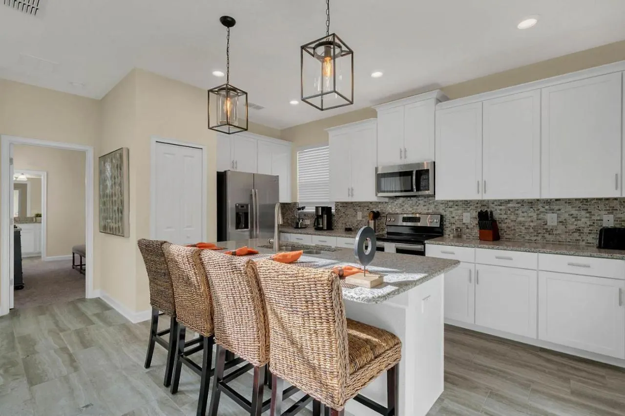 Five Bedrooms Single Family 4759 別荘