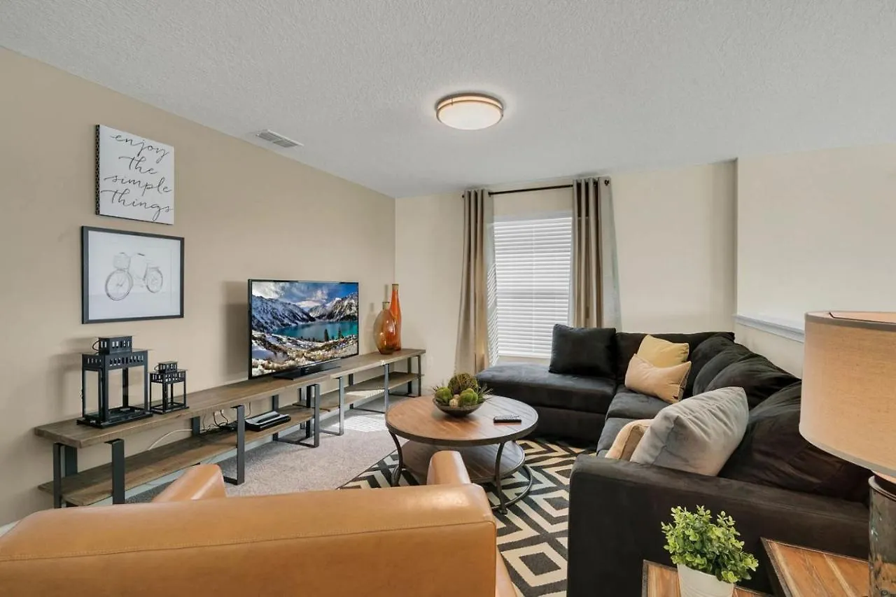 Five Bedrooms Single Family 4759 別荘 *