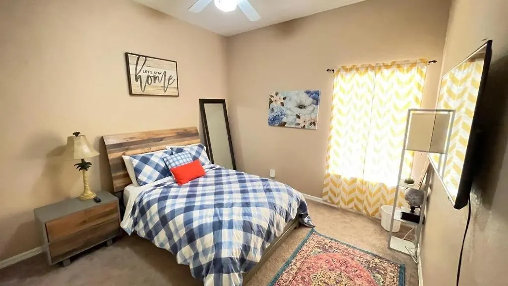 Beautiful 3 Bedroom Minutes From Disney! דירה קיסימי