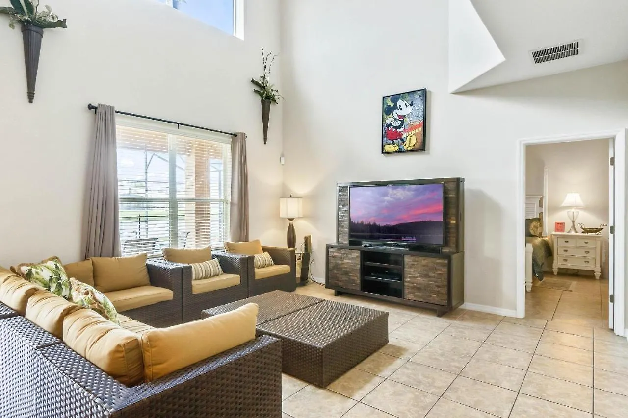 6 Bedrooms Pool Gated Veranda Palms Villa