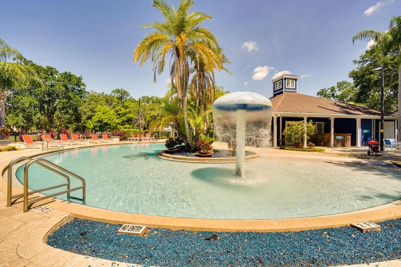 Lucaya Village Townhome With Pool, 6 Mi To Disney! Сasa de vacaciones Kissimmee
