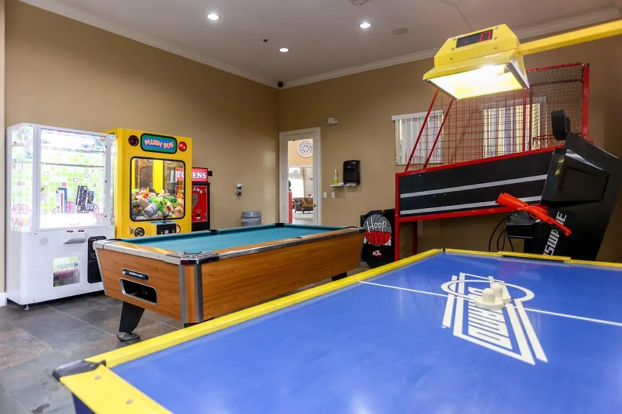 View Vacation With Pool And Game Near Parks