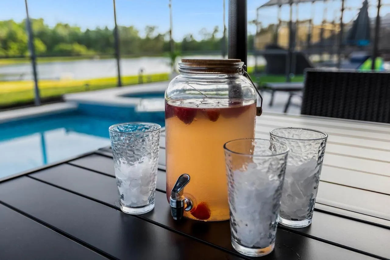 View Vacation With Pool And Game Near Parks