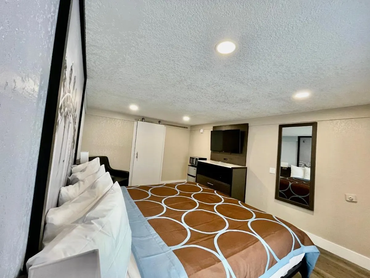 Super 8 By Wyndham Kissimmee-orlando