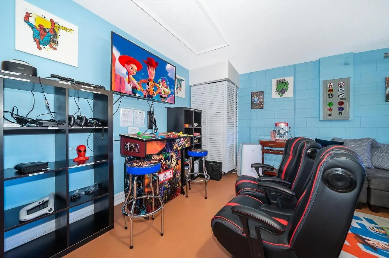 Holiday home South Facing Pool With Stunning View - Family Friendly - Nr Kissimmee