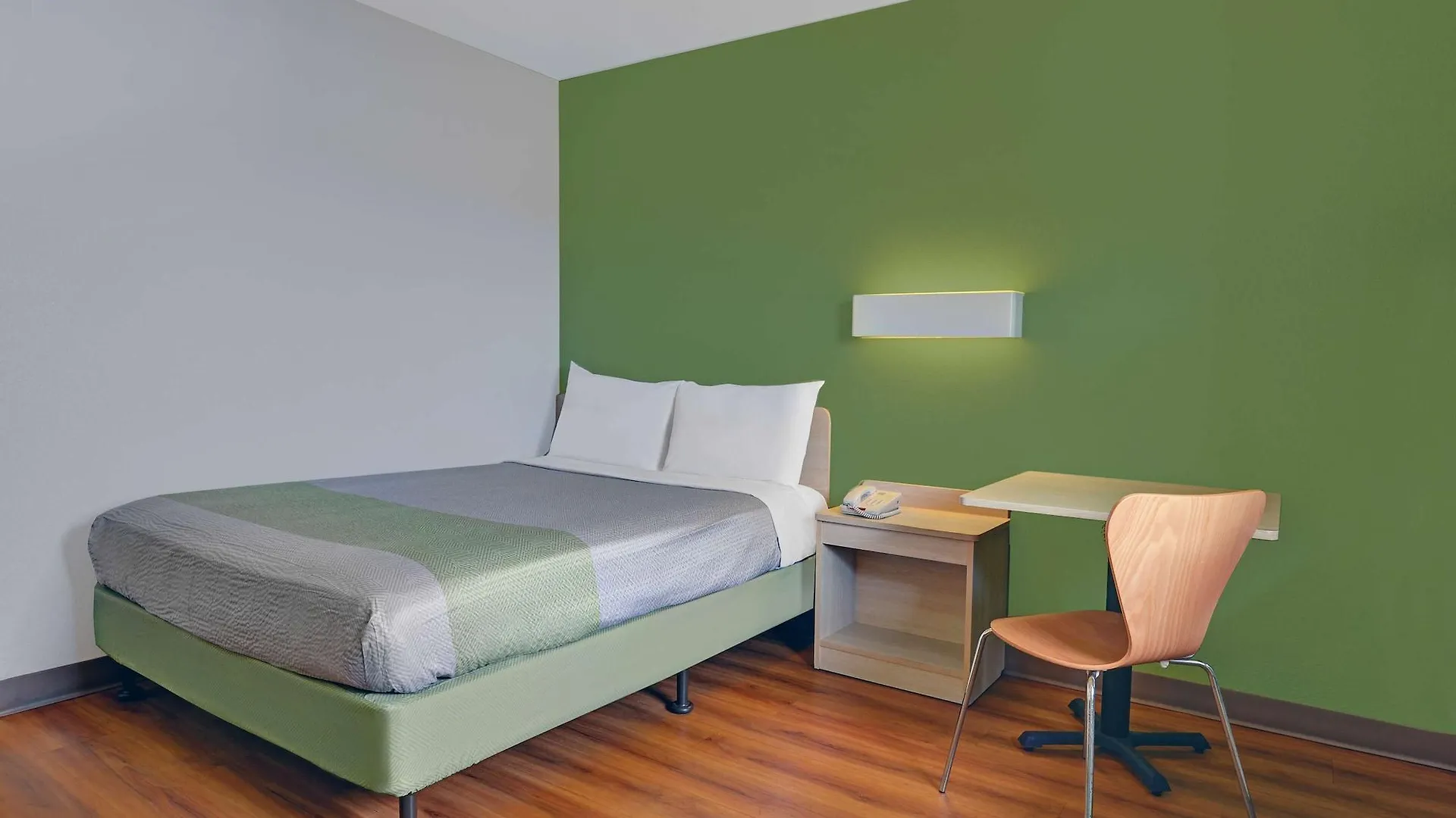 Hotel 6-kissimmee, Fl - Orlando 2*