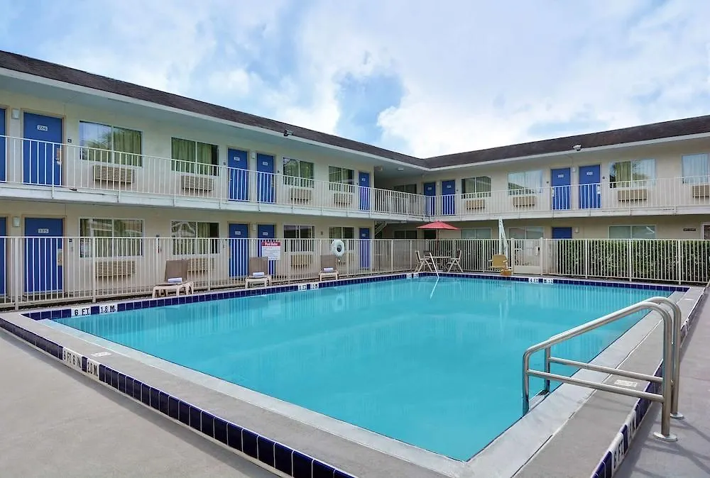 Hotel 6-kissimmee, Fl - Orlando