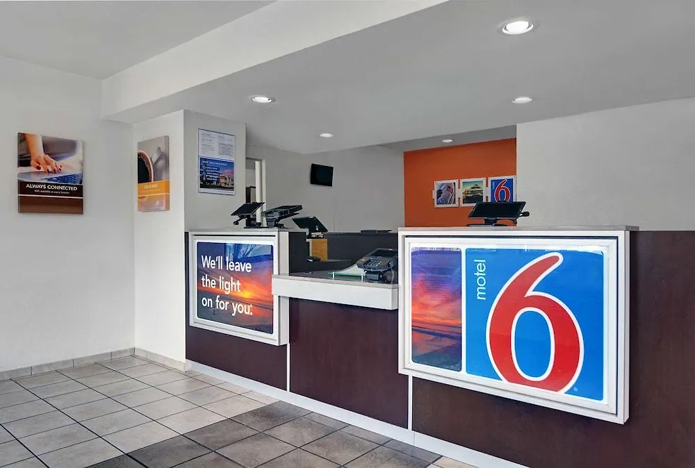 Hotel 6-kissimmee, Fl - Orlando 2*