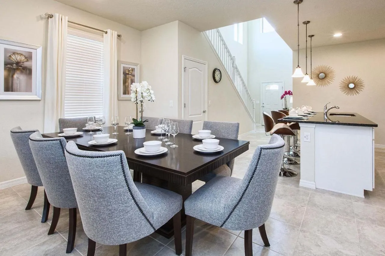 1800 Luxury Windsor Near Oversize Pool