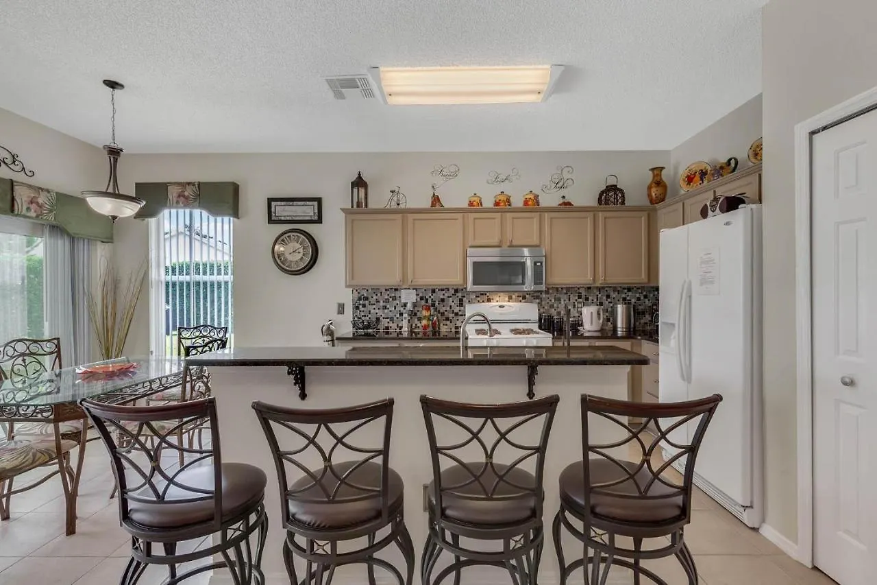 4 Bedrooms Pool And On Golf Course Fairways Estates Villa *