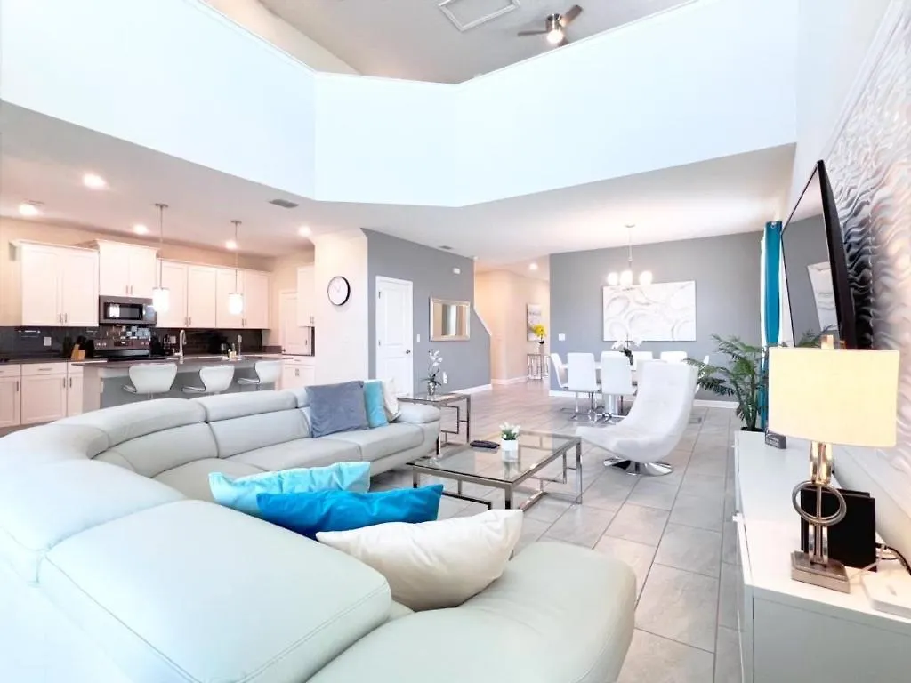 Beautiful Pool With And Game Room-2730bd *