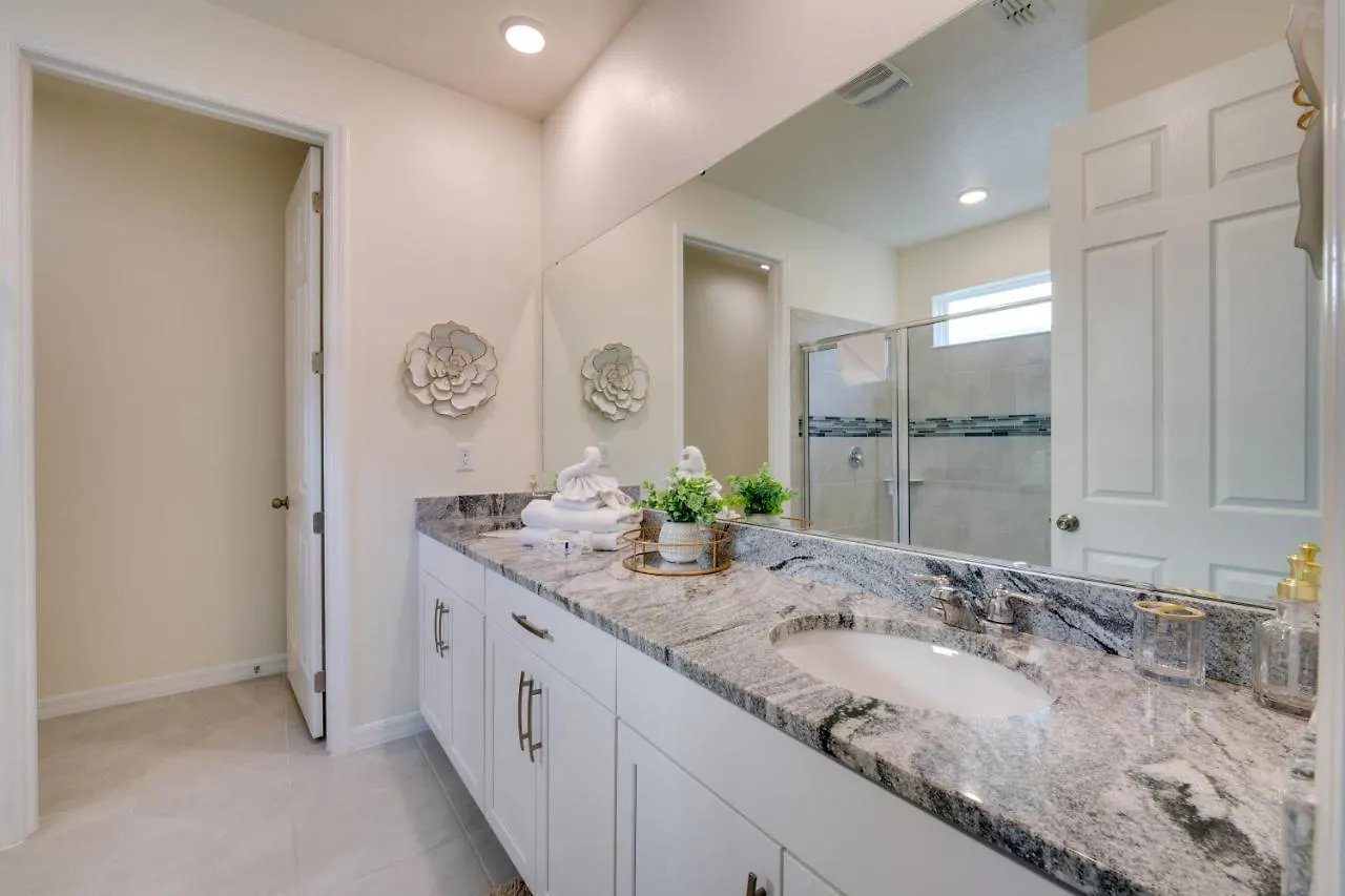 Orlando Area Getaway About 17 Mins To World! *