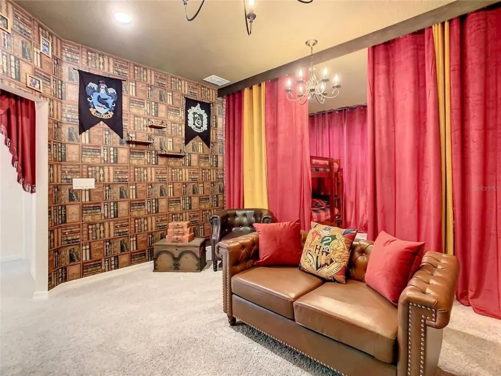 10 Bed - Pool - Game - Solara *