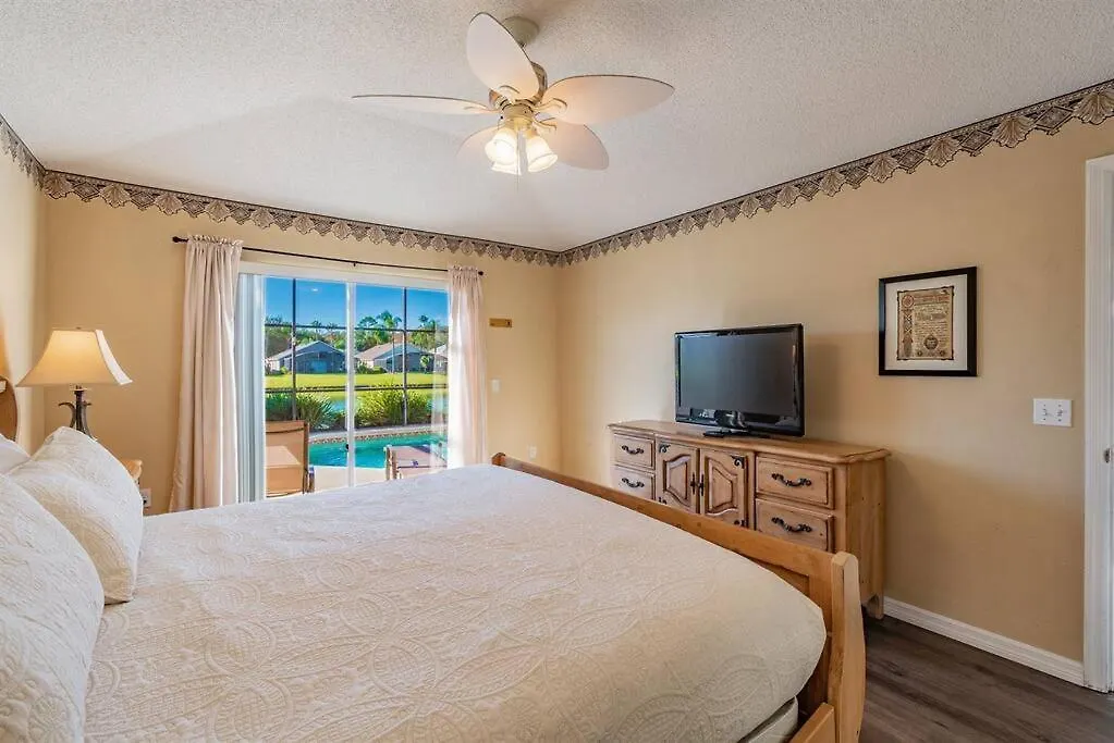 Spacious Water View With Pool Area-no Carpet *