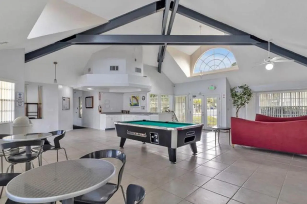 Family Fun & Swim Apartment *