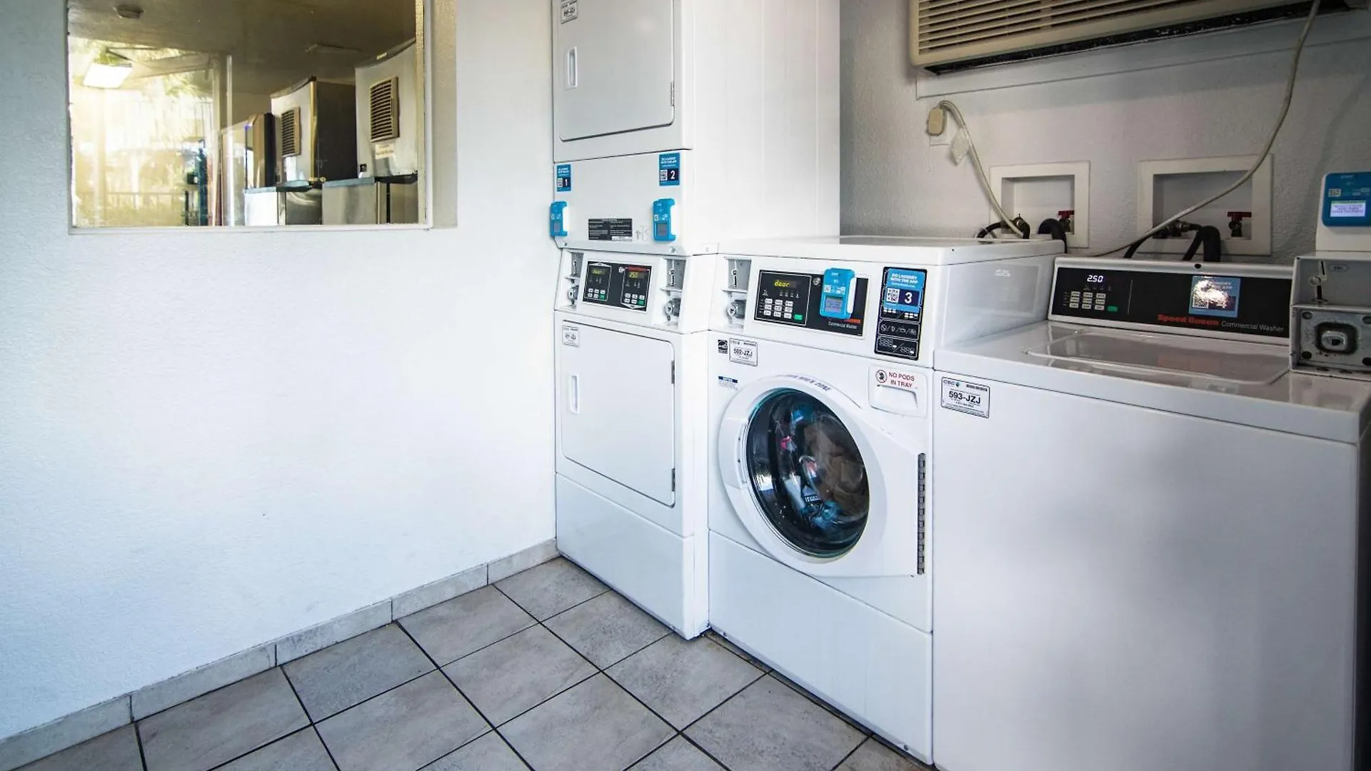 Hotel 6-kissimmee, Fl - Orlando 2*