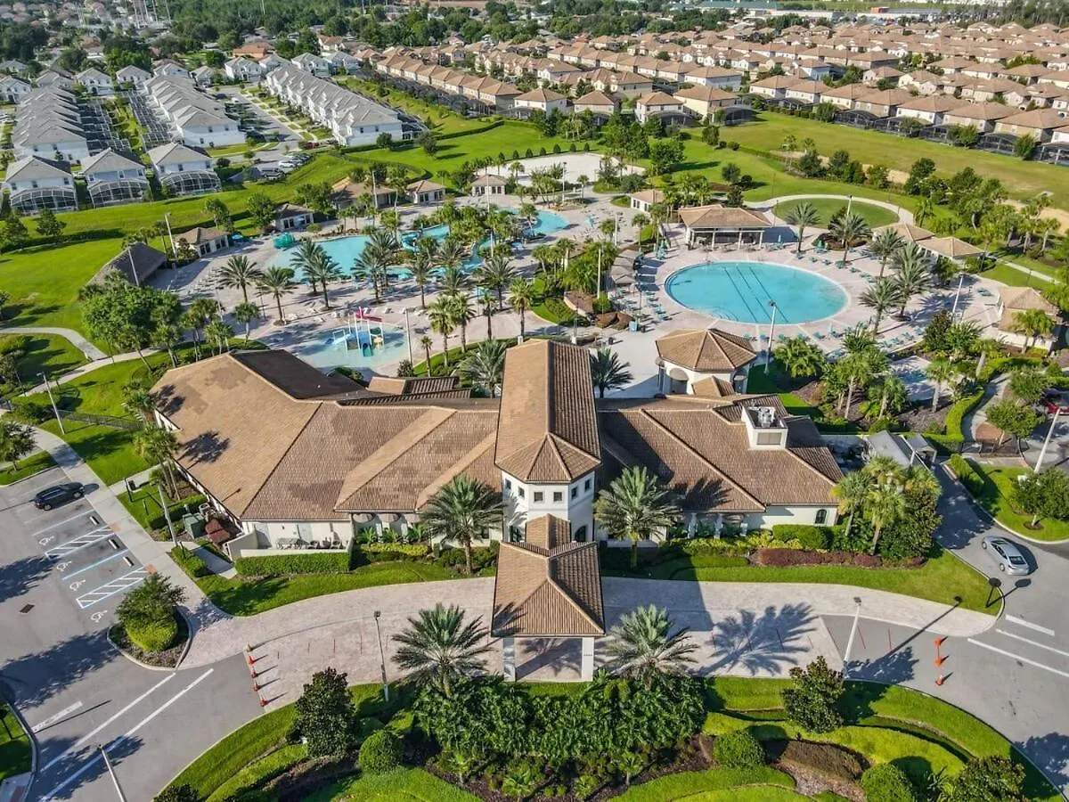 Beautiful 2br With Waterpark & Private Game