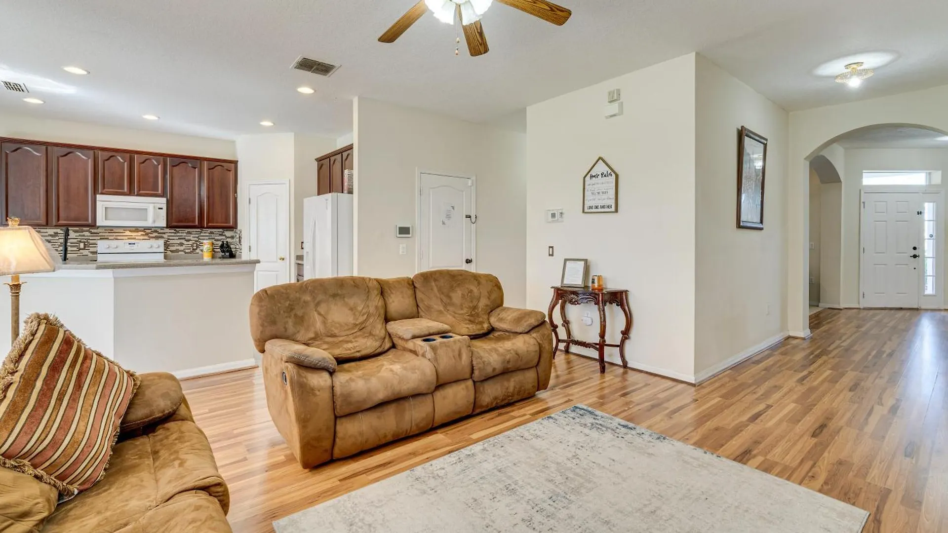 Elegant And Spacious Vacation Home! *