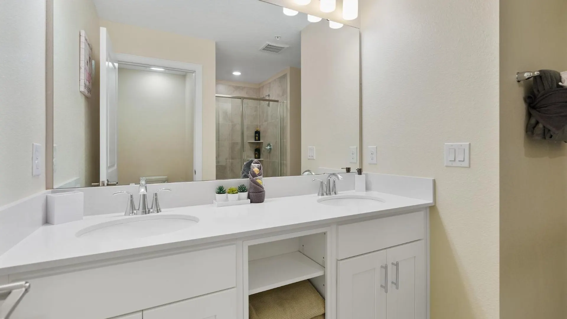 Storey 2br Cozy Close To 펜션