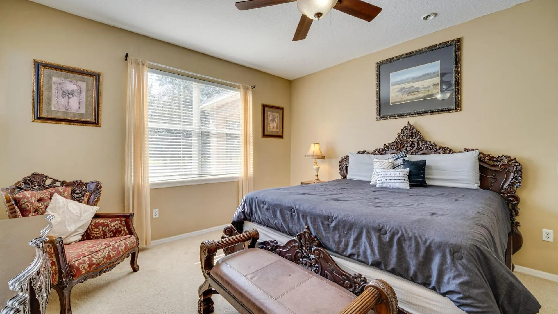 Ferienhaus Elegant And Spacious Vacation Home! *